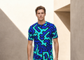 T-shirt uomo scollo a V Labyrinth celeste-blu